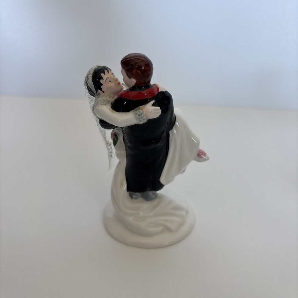 Department 56 Snow Village Just Married Set of 2 Porcelain Village Accessories - Picture 4 of 16